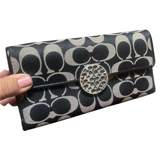 COACH Wallet - Picture 9 of 12